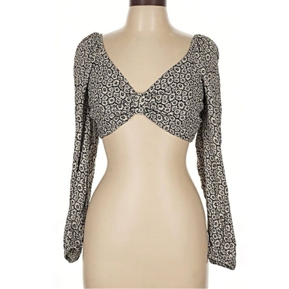 NWT American eagle Black and White Floral Puff-Sleeve Crop Top- M